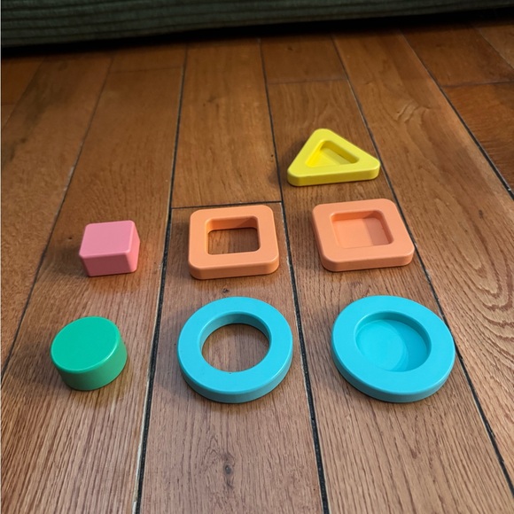 Colorful Shape Sorting Toy Set - Picture 2 of 3